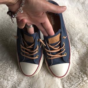 Converse tennis shoes